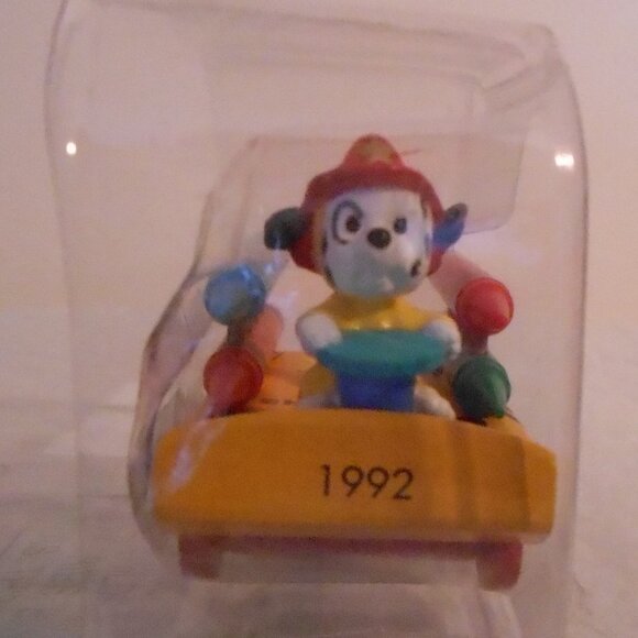 Hallmark Ornament 1992 Bright Blazing Colors Crayola Fire Truck Dalmation Dog - Picture 5 of 6